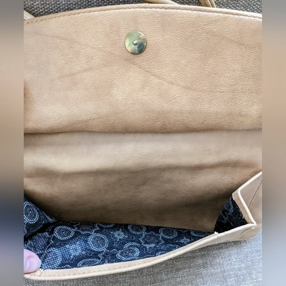 Vintage Leather Purse - Picture 2 of 7